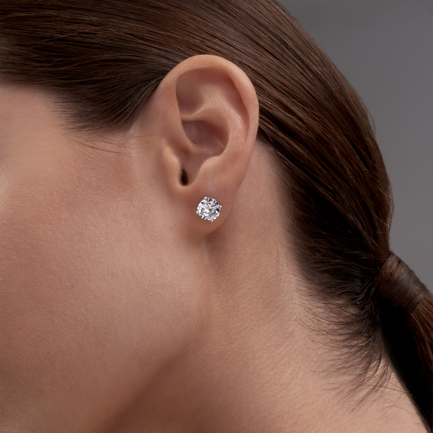 Pair of diamond stud earrings with brilliant-cut diamonds in a chic setting.